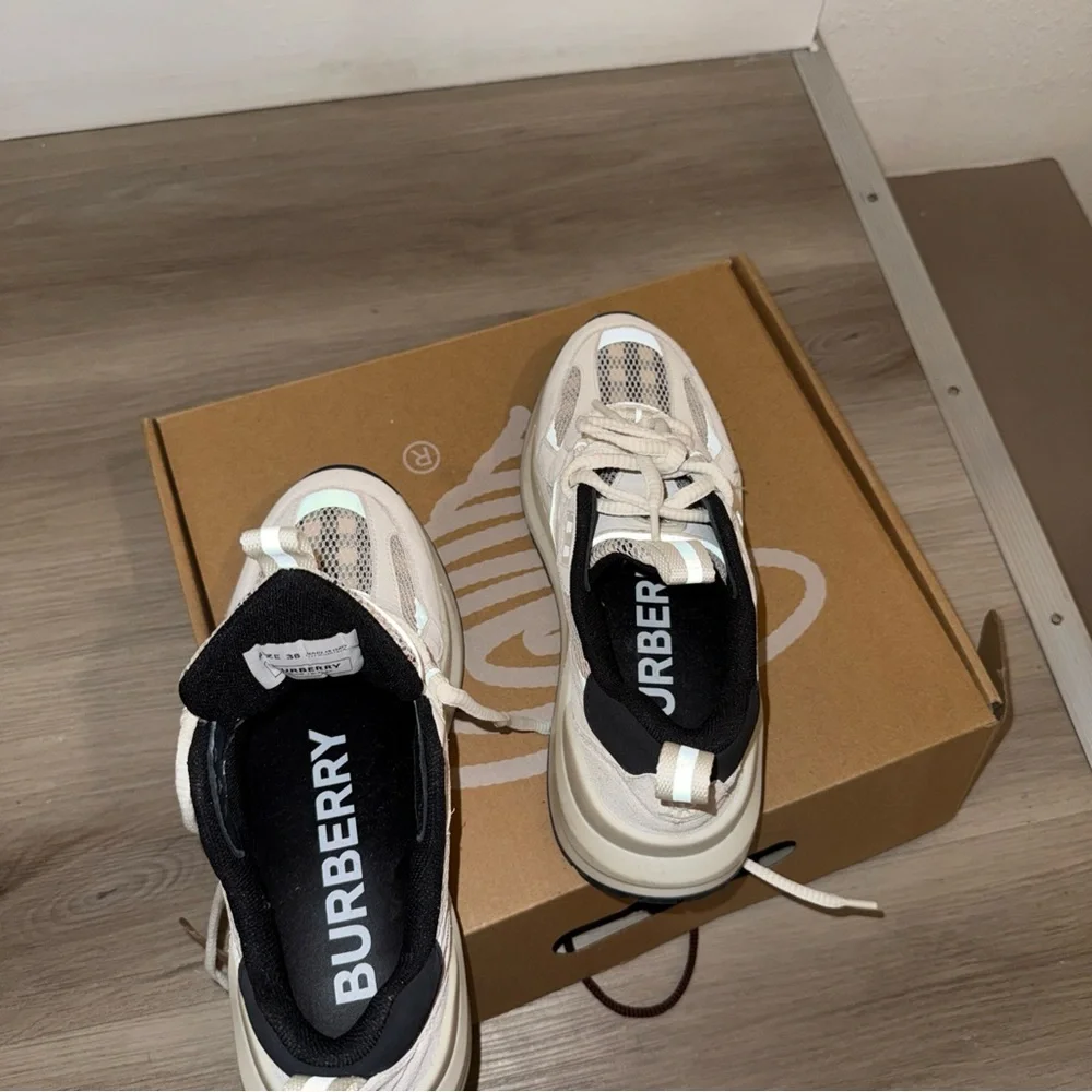 Burberry White and Black Women's Sneakers - Picture 12 of 13